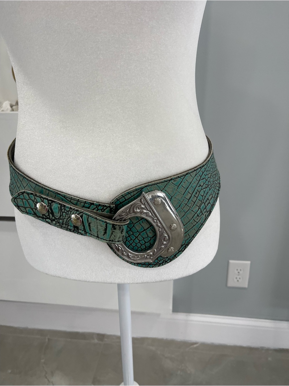 Green Textured Wide Waist Belt with Decorative Silver Buckle